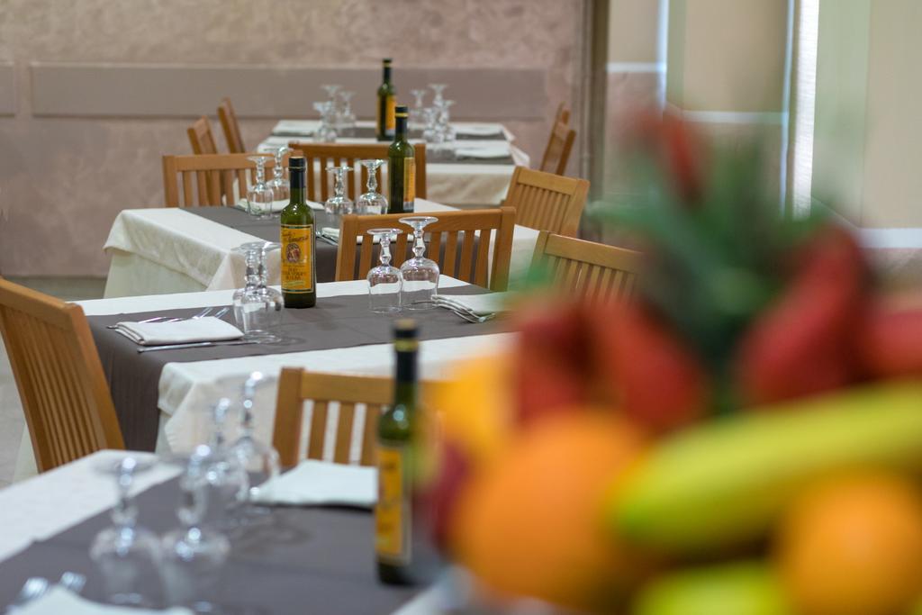Hotel Santa Maria Финале Лигуре Екстериор снимка
