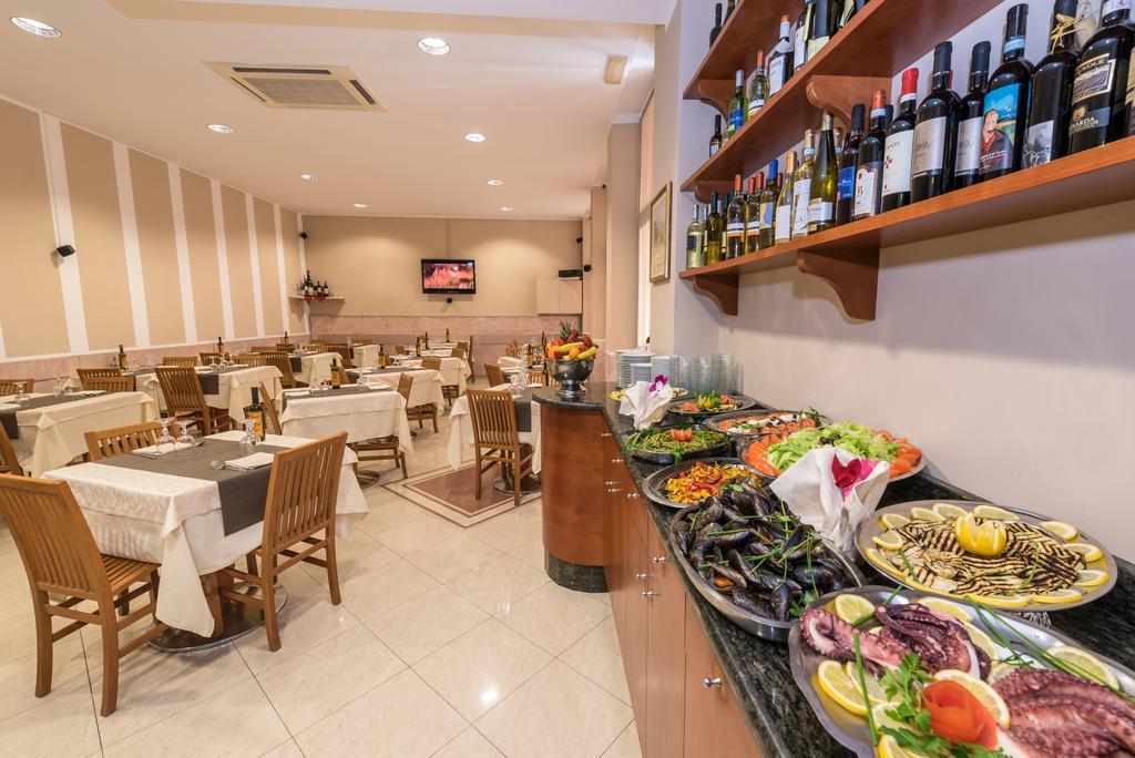 Hotel Santa Maria Финале Лигуре Екстериор снимка
