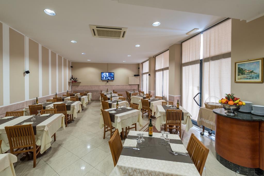 Hotel Santa Maria Финале Лигуре Екстериор снимка