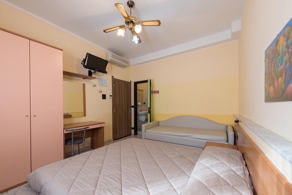 Hotel Santa Maria Финале Лигуре Екстериор снимка